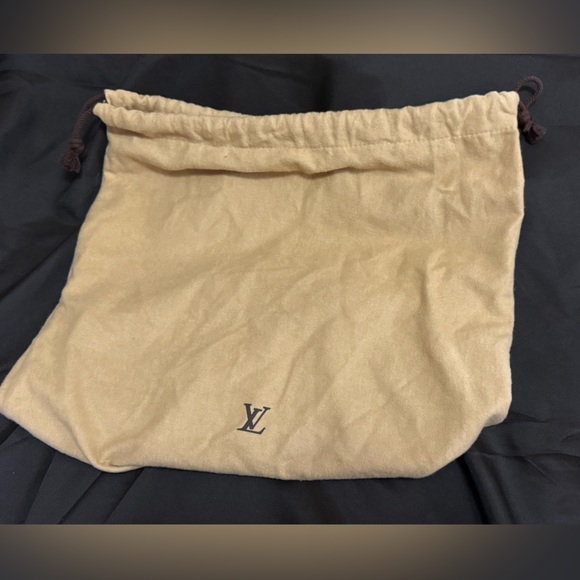 LOUIS VUITTON SAC TRIANGLE EPI - Picture 16 of 16